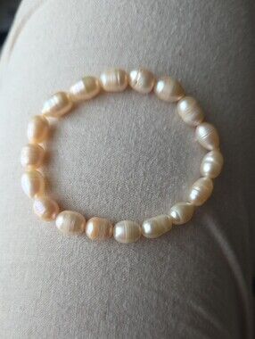Freshwater Pearl Stretch Bracelet in Peach and Cream -